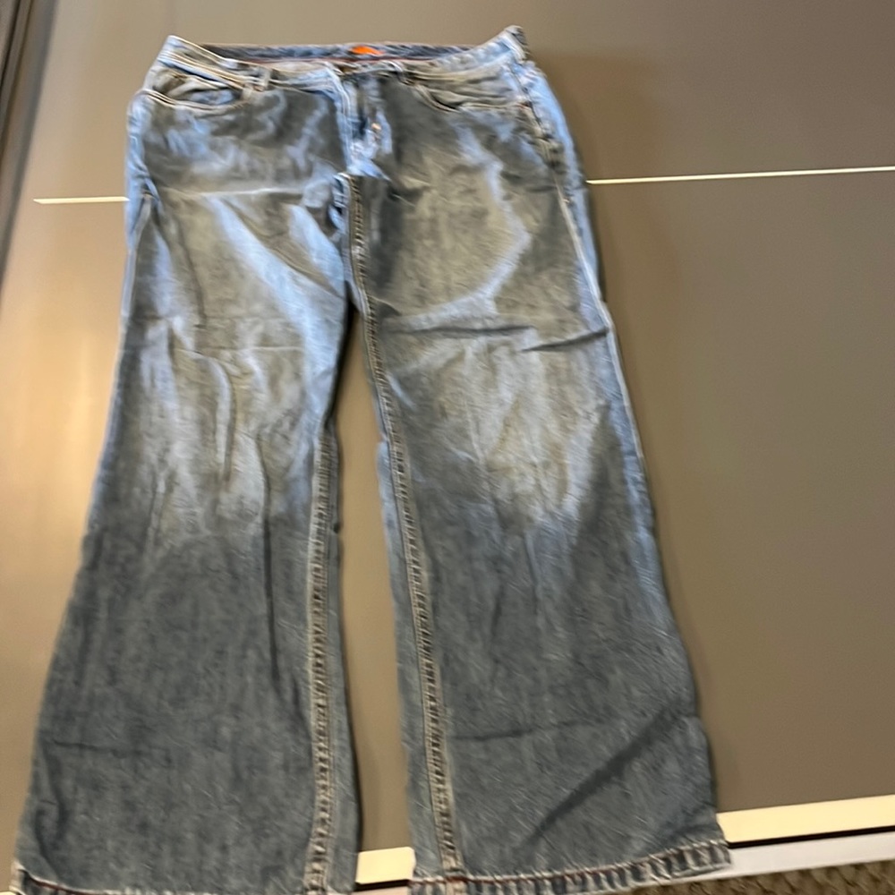 Mens Tommy Bahama denim jeans. 35 waist by 32 length.